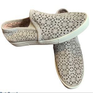 Joie slip on sneakers